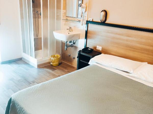 Hotel Salus : photo 4 de la chambre chambre double avec toilettes communes