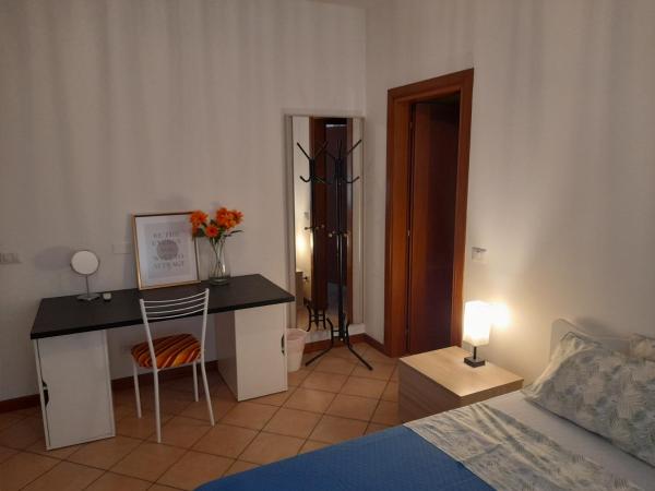 Tolle : photo 4 de la chambre chambre lits jumeaux avec salle de bains privative