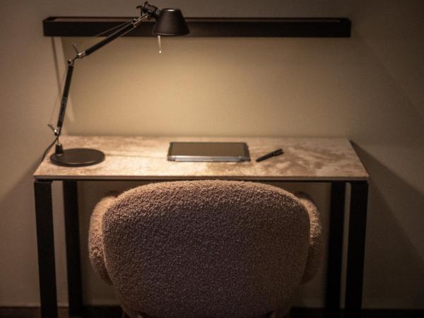 The Cloud One Hamburg-Kontorhaus : photo 4 de la chambre chambre lit queen-size avec balcon