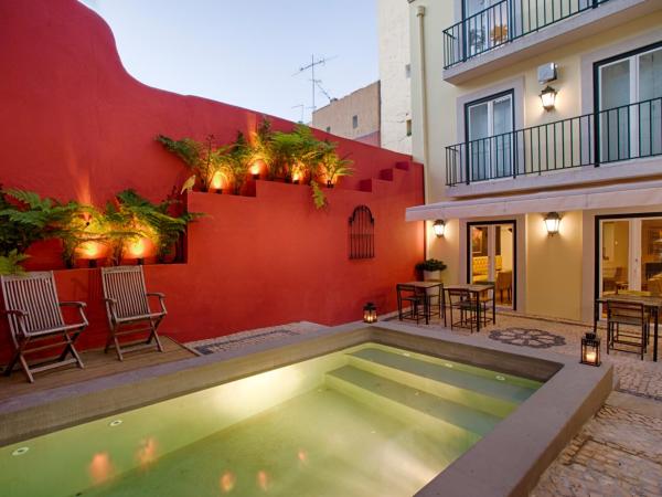 Dear Lisbon - Charming House : photo 5 de la chambre chambre double ou lits jumeaux - vue sur jardin