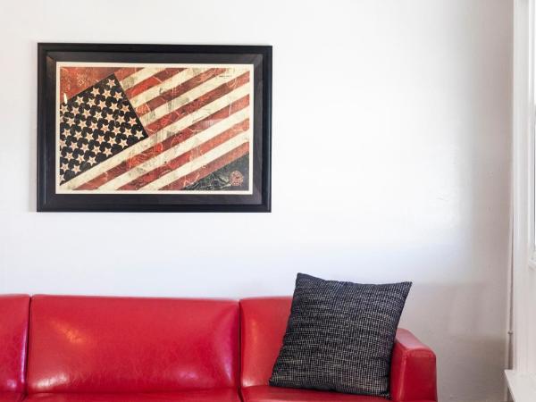 American Hotel : photo 4 de la chambre suite lit king-size avec salle de bains commune