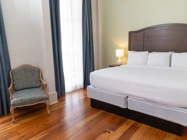 Inn on St. Ann, a French Quarter Guest Houses Property : photo 10 de la chambre chambre lit king-size de luxe intérieure