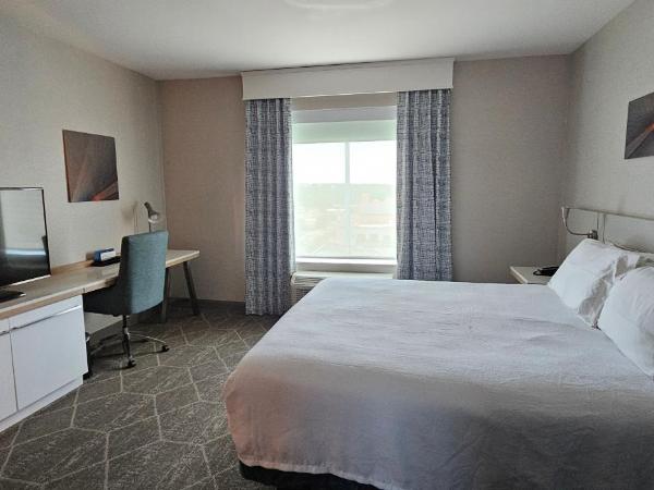 Hilton Garden Inn Colorado Springs Downtown, Co : photo 3 de la chambre chambre lit king-size avec baignoire - accessible aux personnes à mobilité réduite et adaptée aux personnes malentendantes