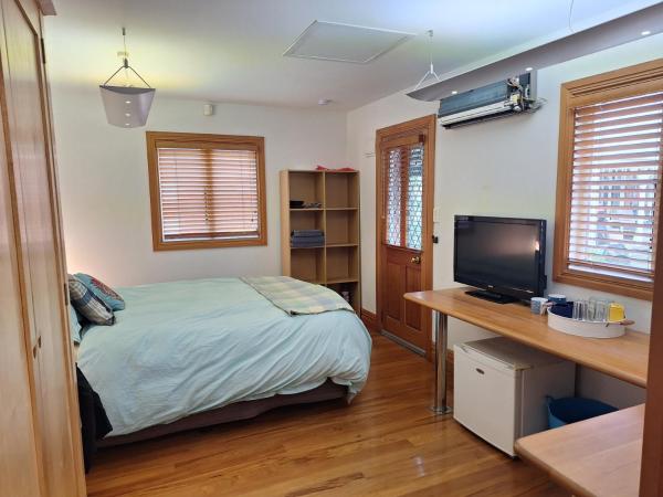 Hansen Park Guest Cottage : photo 5 de la chambre chambre lit queen-size 