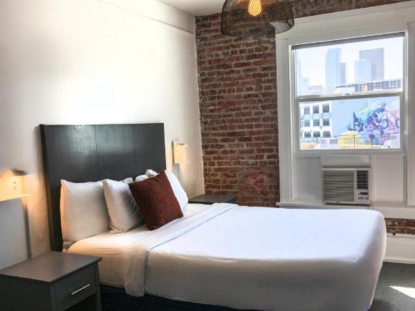 American Hotel : photo 1 de la chambre chambre lit queen-size avec salle de bains commune