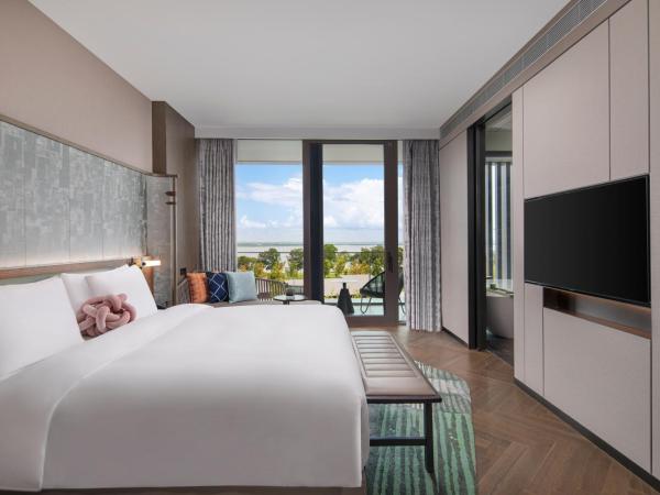 Hotel Indigo Suzhou Yangcheng Lake, an IHG Hotel : photo 3 de la chambre chambre king premium avec vue sur le lac