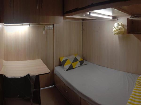 Abuzz Oxfordcaps ShahpurJaat Delhi : photo 1 de la chambre chambre simple avec salle de bains commune