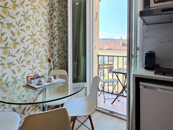 Aparthotel AMMI Nice Massena - ex Ajoupa : photo 3 de la chambre appartement en duplex avec balcon