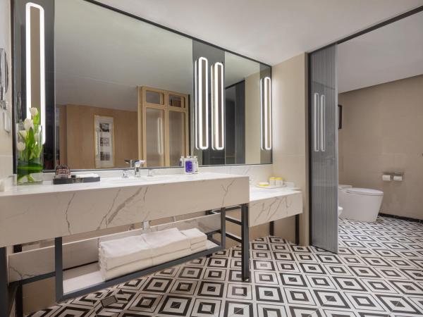 voco Guangzhou Shifu, an IHG Hotel : photo 2 de la chambre 2 king 2 bedroom suite living area kids theme