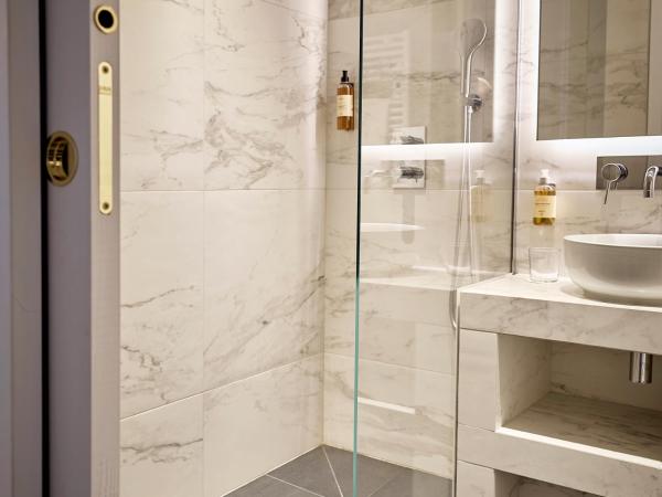 Beausejour Ranelagh : photo 7 de la chambre chambre double ou lits jumeaux deluxe - vue sur ville