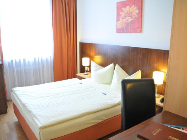 Hotel Italia : photo 9 de la chambre chambre double avec lit queen-size