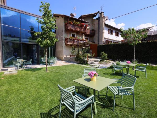 Relais Bondaz : photo 1 de la chambre suite lit king-size avec baignoire spa