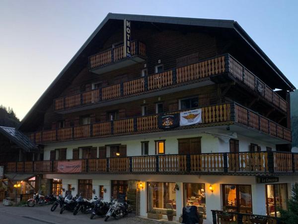 Hotel Le Concorde : photo 1 de la chambre chambre triple avec baignoire