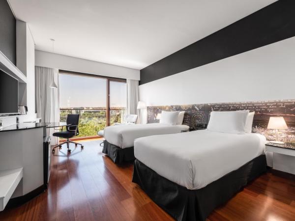 Hilton Madrid Airport : photo 2 de la chambre twin room with urban view