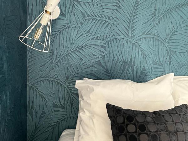 Hôtel de France - Beaune : photo 3 de la chambre chambre double ou lits jumeaux standard