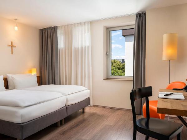 mainhaus Stadthotel Frankfurt : photo 1 de la chambre chambre d'affaires double ou lits jumeaux - vue sur cour