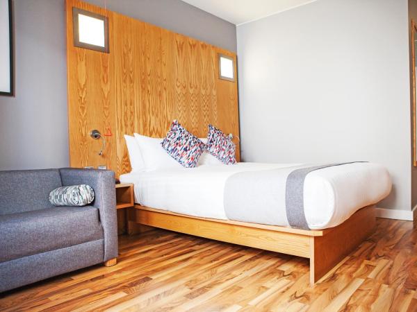 Ramada by Wyndham Belfast : photo 4 de la chambre standard double room - mobility accessible 