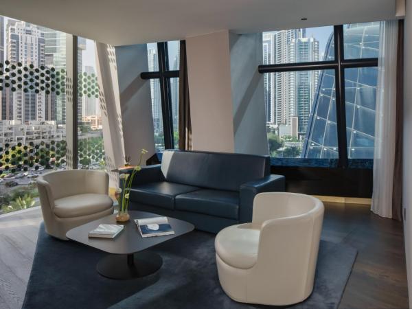 ME Dubai by Meliá : photo 5 de la chambre extra me + junior suite with burj khalifa view and jacuzzi