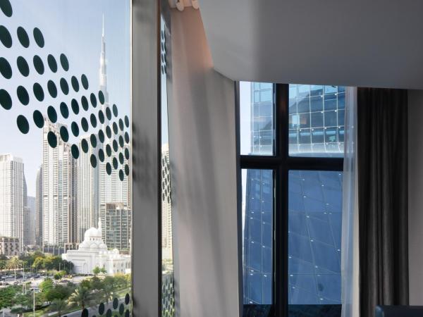 ME Dubai by Meliá : photo 6 de la chambre extra me + junior suite with burj khalifa view and jacuzzi