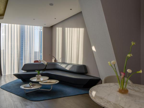 ME Dubai by Meliá : photo 3 de la chambre suite studio me avec jacuzzi