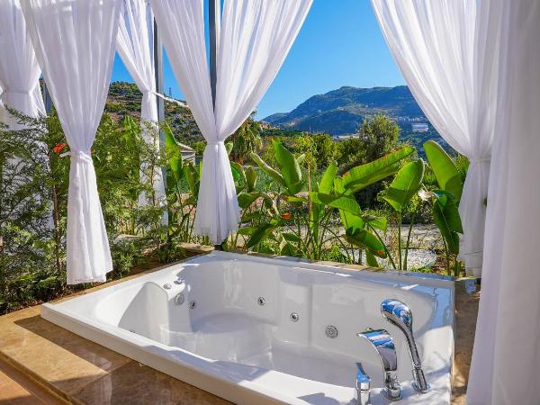Ada Port Hotel Adults Only : photo 4 de la chambre double room with jacuzzi