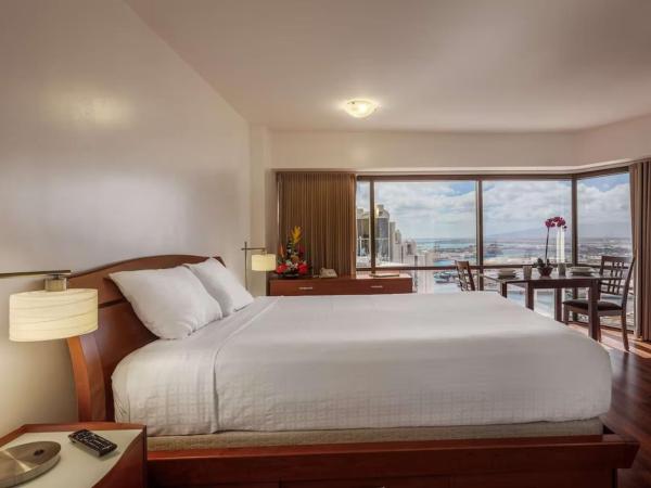 Aston at the Executive Centre Hotel : photo 2 de la chambre suite with harbor/ocean view