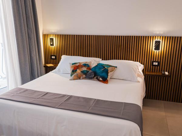 Humboldt Luxury Rooms Taormina : photo 1 de la chambre chambre double deluxe avec balcon