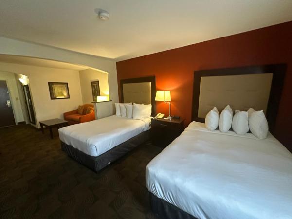 Country Inn & Suites by Radisson, Murrells Inlet, SC : photo 1 de la chambre chambre avec 2 lits doubles et canapé-lit - non-fumeurs