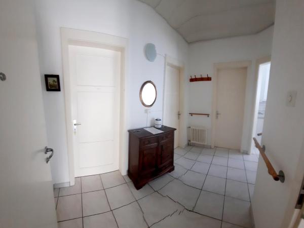 Ampie camere Locarno : photo 1 de la chambre chambre lits jumeaux spacieuse