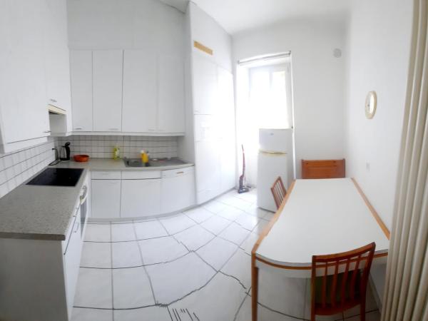 Ampie camere Locarno : photo 3 de la chambre chambre lits jumeaux spacieuse