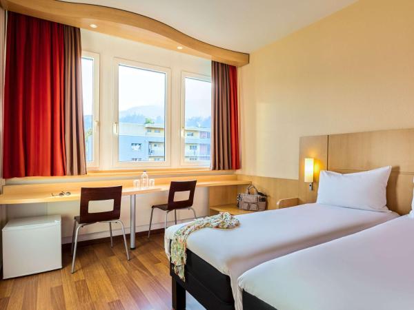 ibis Luzern Kriens : photo 1 de la chambre chambre lits jumeaux standard - vue sur montagne