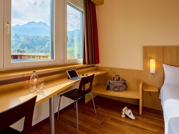 ibis Luzern Kriens : photo 2 de la chambre chambre double standard - vue sur montagne