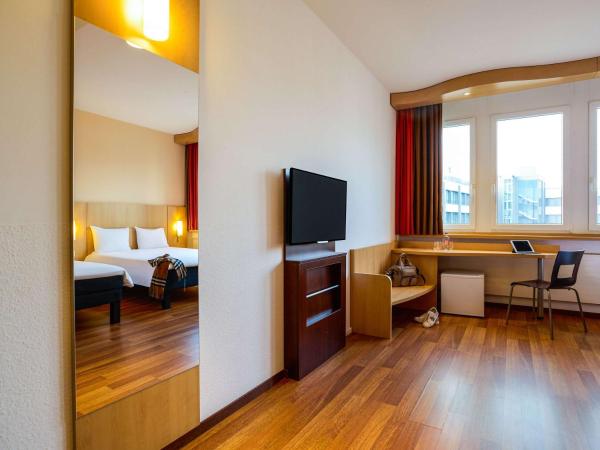 ibis Luzern Kriens : photo 5 de la chambre chambre standard avec 1 lit double et 1 lit simple