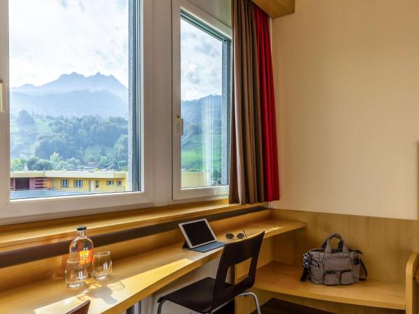 ibis Luzern Kriens : photo 5 de la chambre chambre lits jumeaux standard - vue sur montagne