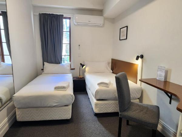 Newtown Cozy Stays : photo 3 de la chambre chambre lits jumeaux avec salle de bains