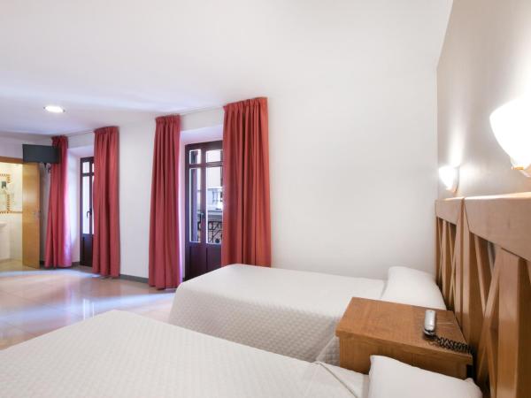 Atenas Granada : photo 10 de la chambre chambre double ou lits jumeaux avec place de parking