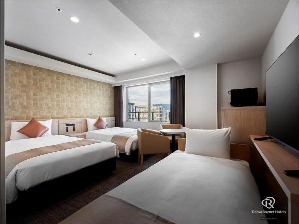 Daiwa Roynet Hotel Kyoto-Hachijoguchi : photo 2 de la chambre chambre lits jumeaux de luxe avec lit d'appoint - non-fumeurs