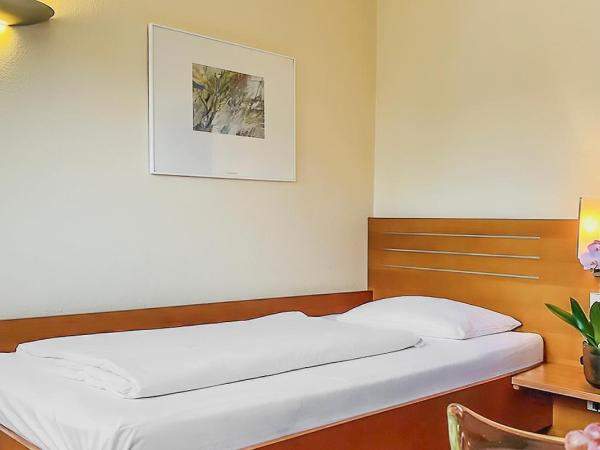PLAZA INN Rieker Stuttgart Hauptbahnhof : photo 5 de la chambre chambre simple standard