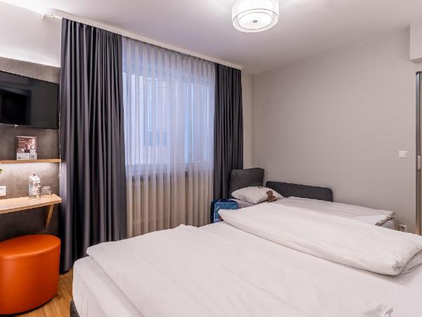 PLAZA INN Rieker Stuttgart Hauptbahnhof : photo 2 de la chambre chambre triple confort