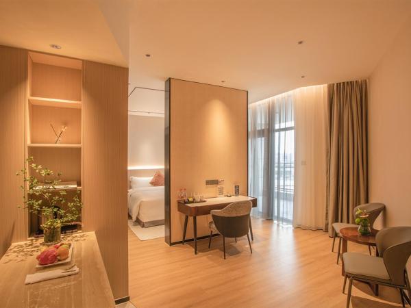 Lia Charlton Hotel Shenzhen : photo 2 de la chambre studio chambre lit king-size lia