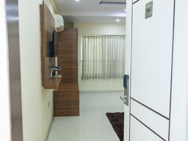 Ishwerya Suites : photo 1 de la chambre chambre lit king-size deluxe