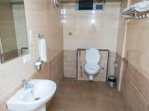 Ishwerya Suites : photo 5 de la chambre suite lit queen-size