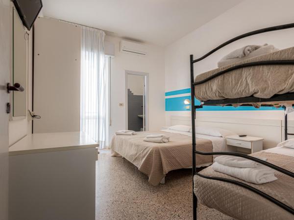 Hotel Serafini : photo 7 de la chambre chambre quadruple