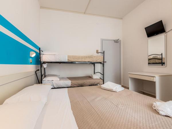 Hotel Serafini : photo 4 de la chambre chambre quadruple