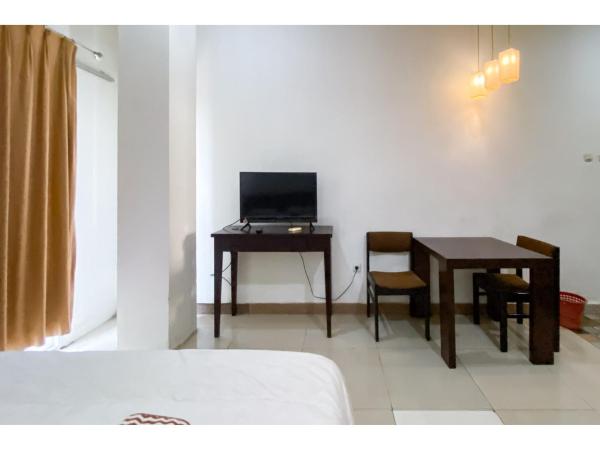 Curves Residence Mitra RedDoorz : photo 4 de la chambre chambre double deluxe