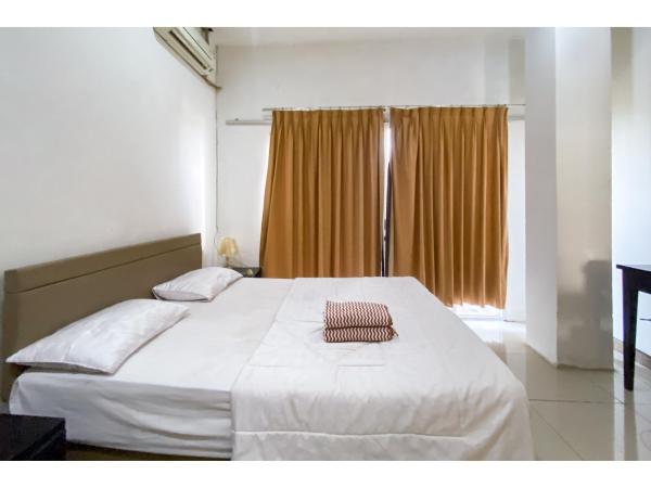 Curves Residence Mitra RedDoorz : photo 2 de la chambre chambre double deluxe