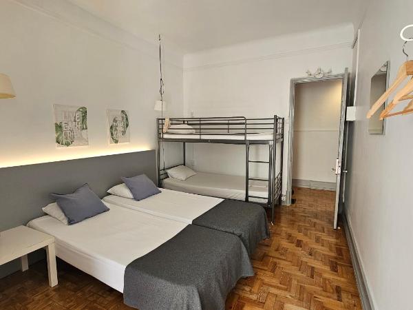 Castilho 63 Hostel & Suites : photo 6 de la chambre chambre quadruple avec salle de bains privative