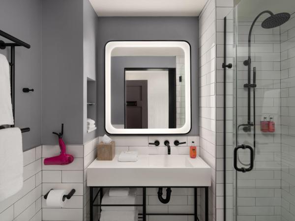 Moxy San Diego Gaslamp Quarter : photo 9 de la chambre chambre lit queen-size