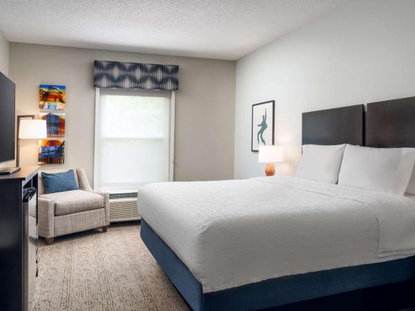 Hampton Inn & Suites Memphis East : photo 2 de la chambre chambre lit king-size - non-fumeurs