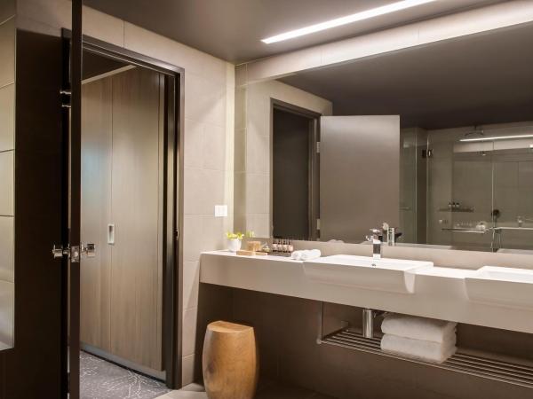 PARKROYAL Darling Harbour, Sydney : photo 5 de la chambre suite avec accès au salon club 